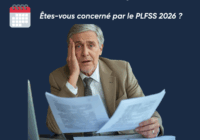 Photo d'un salarié senior inquiet consultant des documents sur la réforme du cumul emploi-retraite 2027.
